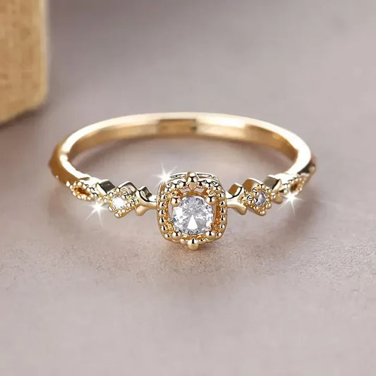 Vintage Ring in Shiny Gold Crystal